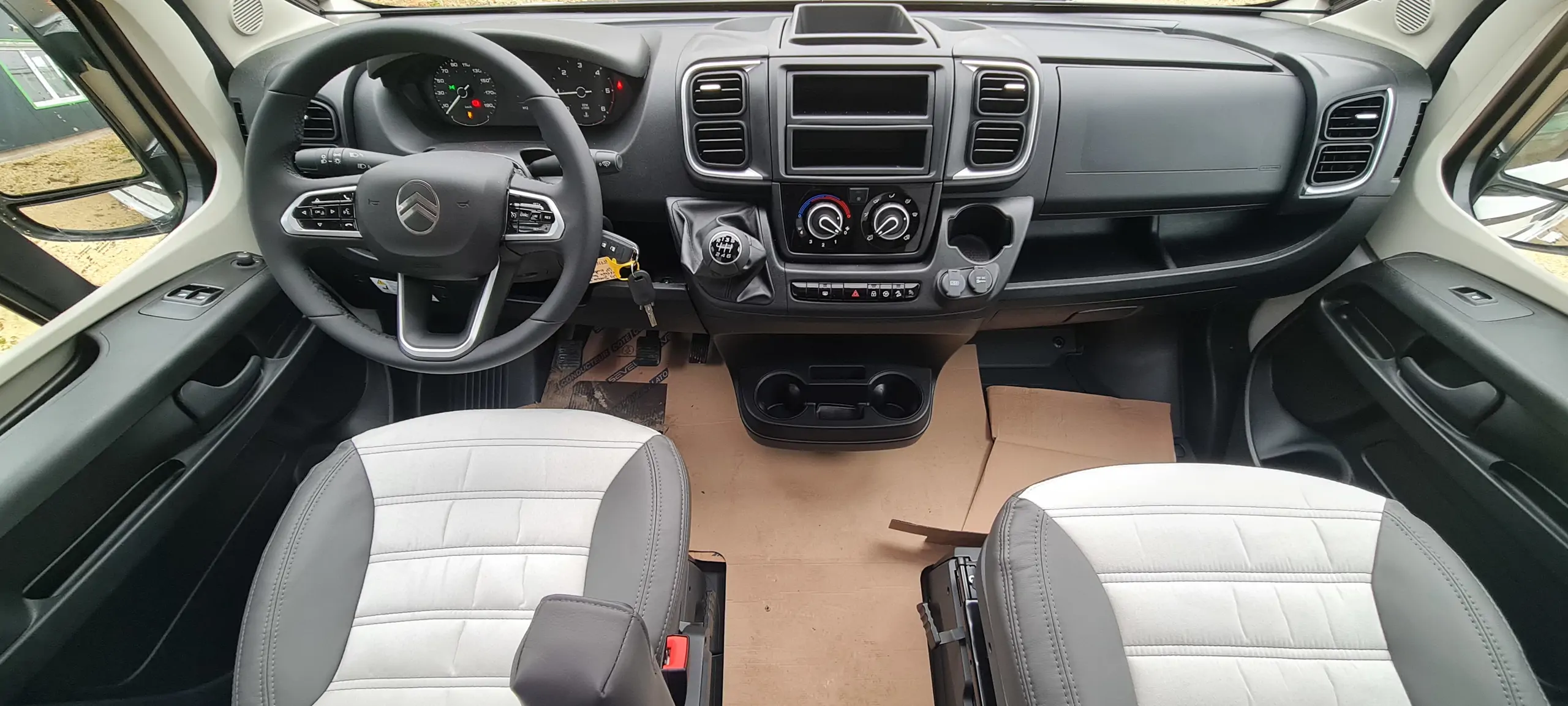 Image SUNLIGHT V 67 S 