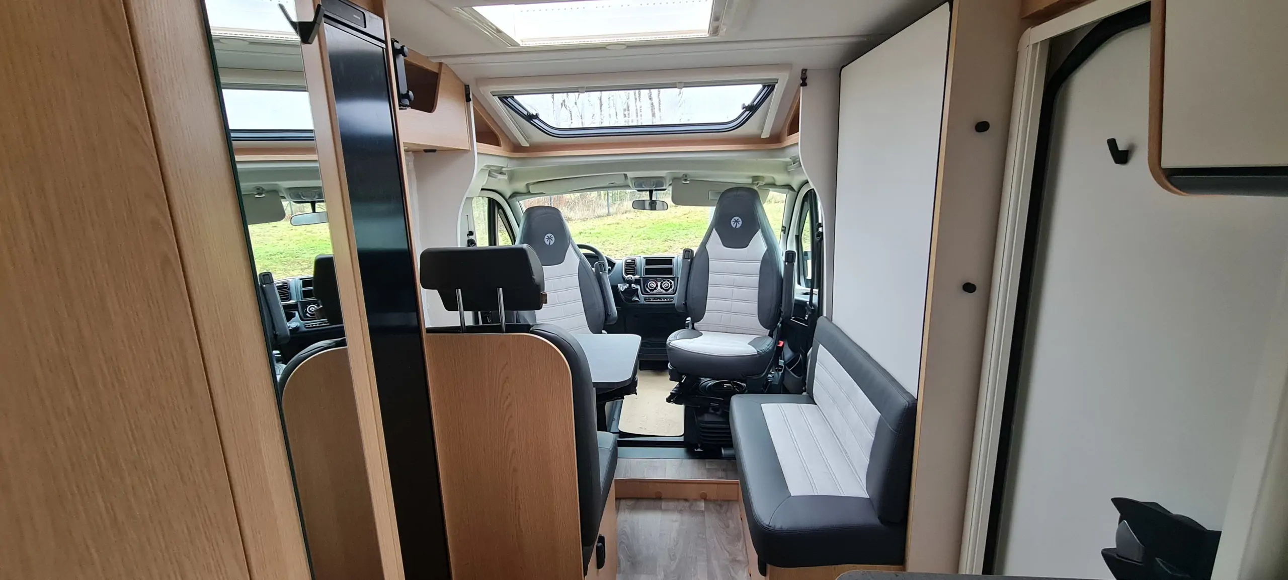 Image SUNLIGHT V 67 S 